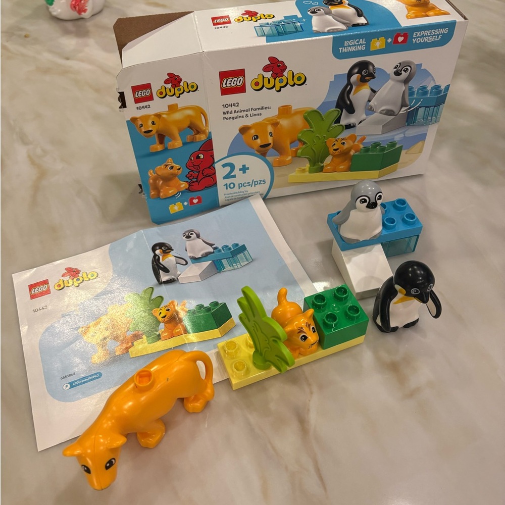 LEGO DUPLO Wild Animal Families: Penguins & Lions